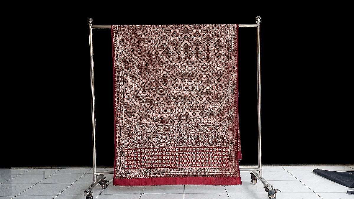 MOTIF KUNO 4 (EMPAT)
